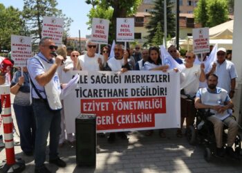 Sağlıkçılar: Haklarımızı gasp ettirmeyeceğiz