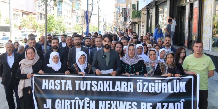 ÖHD ve TUAY-DER: Tecrit barışın önünde engeldir