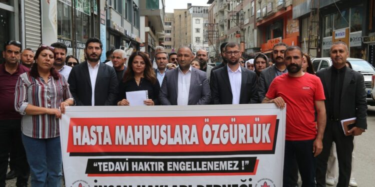 İHD’den eylem: Felem Aker başta olmak üzere hasta tutsaklar serbest bırakılsın