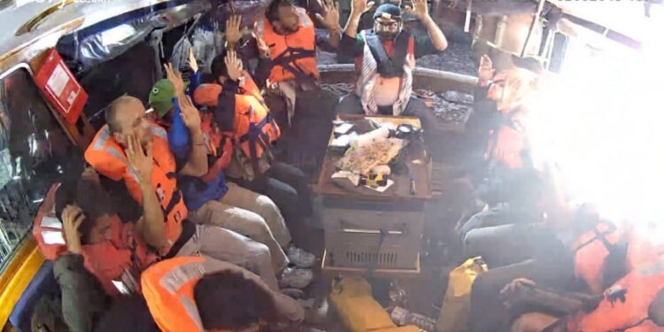 İsrail’den Madleen gemisine müdahale: 12 aktivist gözaltında