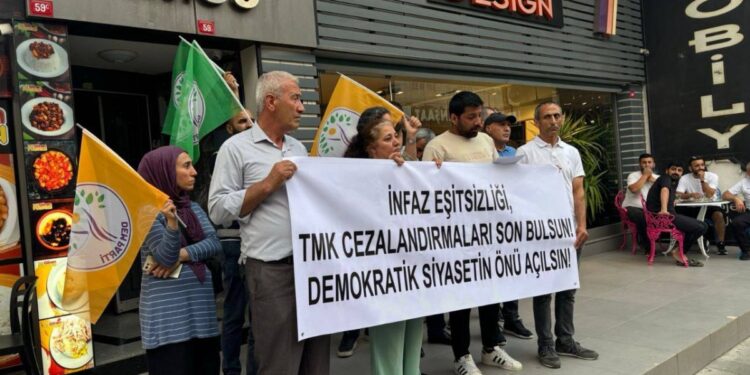 DEM Parti İstanbul ilçelerinde ‘infaz düzenlemesini’ protesto etti
