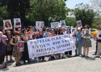 Bakırköy Cezaevi önünden seslendiler: Hasta tutsaklar acil serbest bırakılsın