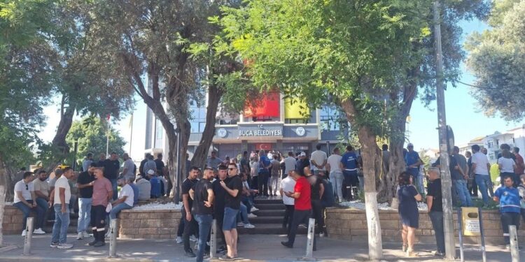 İzmir’de 2 belediyede işçilerden eylem