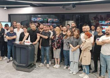 KRT TV emekçileri ‘hak’ nöbetinde
