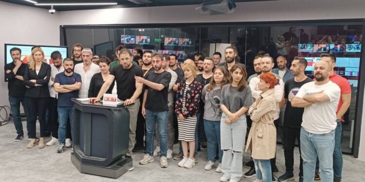 KRT TV emekçileri ‘hak’ nöbetinde