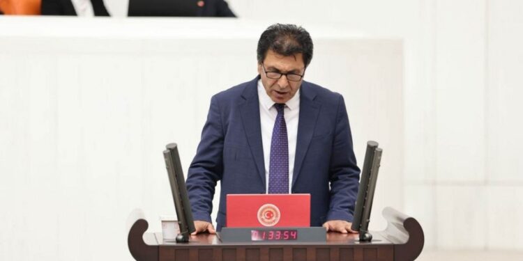 DEM Parti Wan Milletvekili Dindar, trafik kazası geçirdi