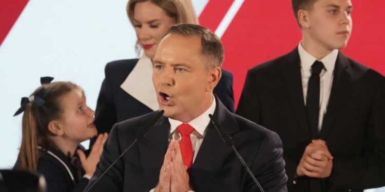 Polonya’nın yeni cumhurbaşkanı muhafazakâr Nawrocki oldu
