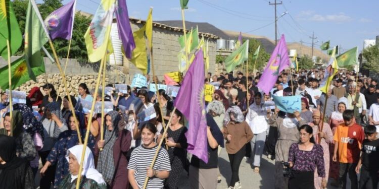 Maxmur’da ablukaya karşı yürüyüş