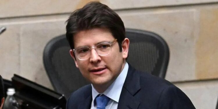 Kolombiya’da cumhurbaşkanı adayı silahlı saldırıda ağır yaralandı