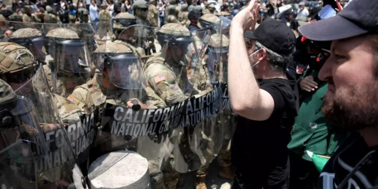 Trump protestolara karşı iki bin asker görevlendirdi