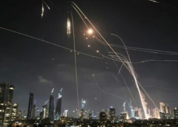 İran, İsrail’e füze ile saldırdı