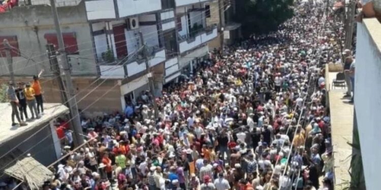 Suriye’de Mürşidi gençlerin katledilmesine karşı binlerce kişi alanlara çıktı