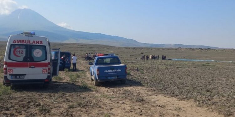 İstanbul’da boş arazide erkek cenazesi bulundu