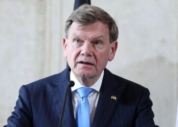 Fransa, İngiltere ve Almanya’dan İran’a müzakere teklifi