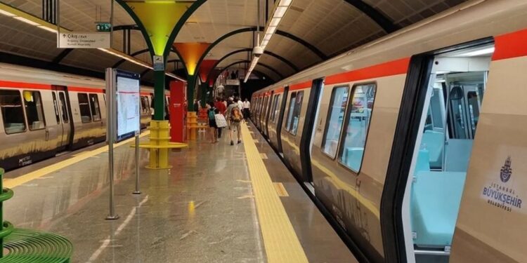 Taksim ve Şişhane metro istasyonları kapatıldı