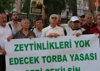 Zeytinlikleri maden şirketlerine açan kanun teklifi protesto edildi