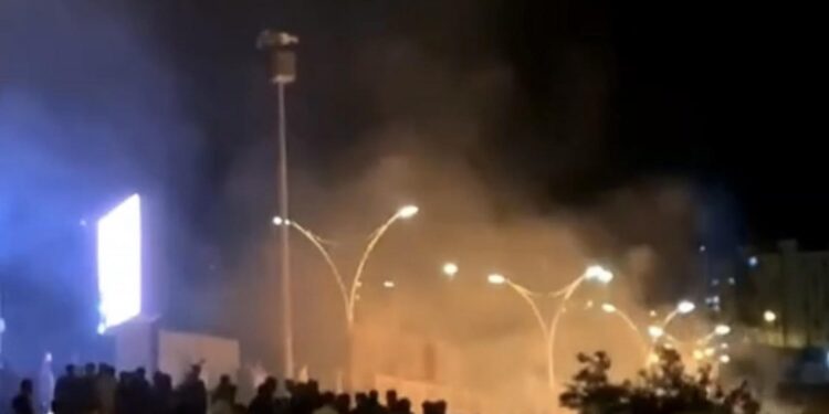 Çocuk ve kadını taciz eden polise tutuklama istemi