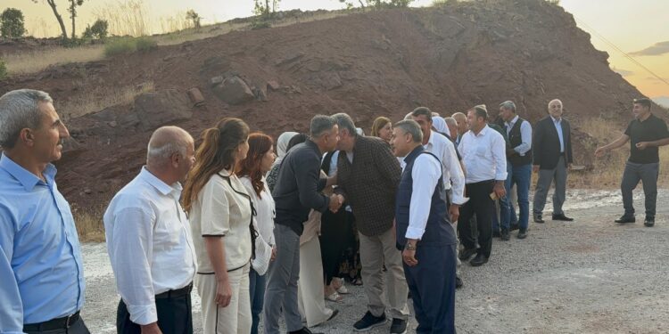 30 yılın ardından tahliye edilen Kar’a kitlesel karşılama