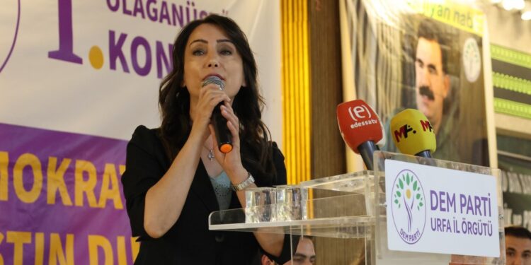 Tülay Hatimoğulları’ndan iktidara: Lafla peynir gemisi yürümez