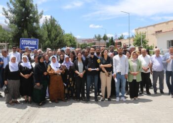 Rapor: Tutsak yakınlarının iç çamaşırları kontrol ediliyor