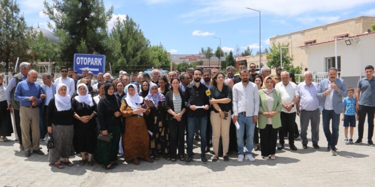 Rapor: Tutsak yakınlarının iç çamaşırları kontrol ediliyor