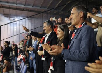 Vanspor kutlamalarında kayyım protestosu