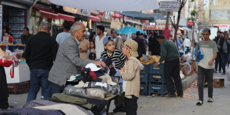 Wan’da bayram hareketliliği: Asıl bayramımız barışla gelecek