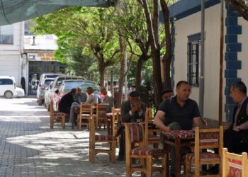 Emekliler: Ekonomi barışla iyileşir