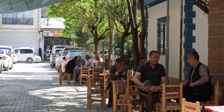 Emekliler: Ekonomi barışla iyileşir