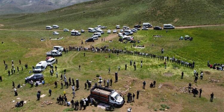 Alandeşt’te ilk kez piknik yaptılar: Yayla yasakları son bulsun