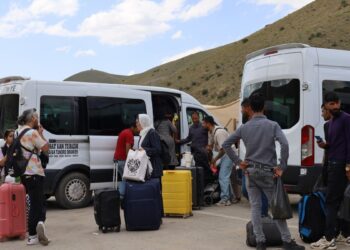Wan’ın Kapıköy sınır kapısında yoğunluk