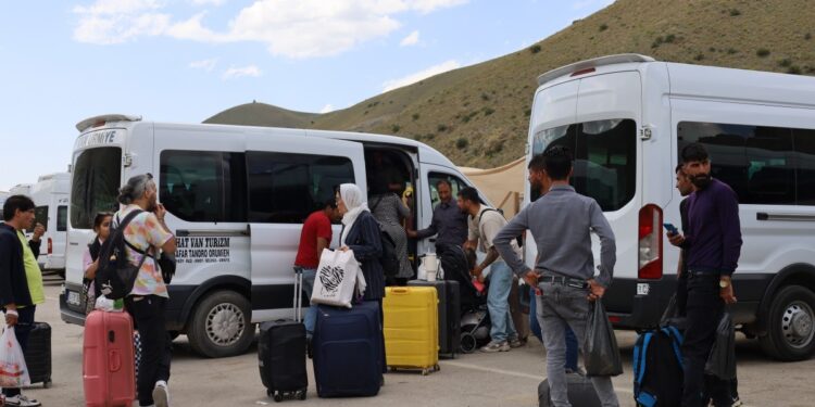 Wan’ın Kapıköy sınır kapısında yoğunluk
