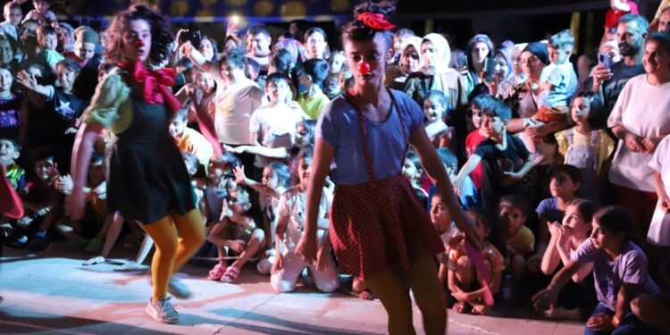 2. Gezici Tiyatro Çocuk Günleri renkli görüntülerle başladı