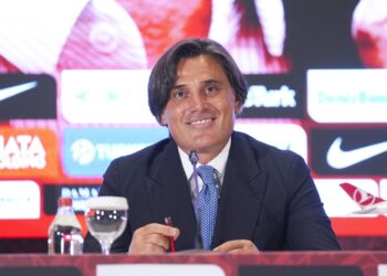 A Milli Takım'da Montella ile İmzalar Atıldı