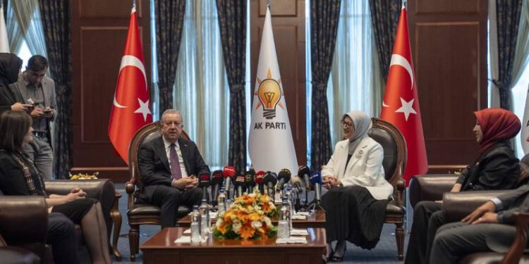 AKP ile MHP heyetleri arasında bayramlaşma ziyareti: Anayasa değişikliği çağrısı yapıldı