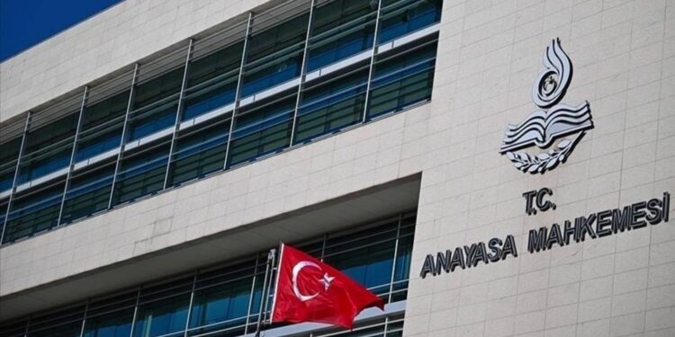 AYM'den, Devlet Memurları Kanunu'ndaki kınama cezasıyla ilgili kritik iptal