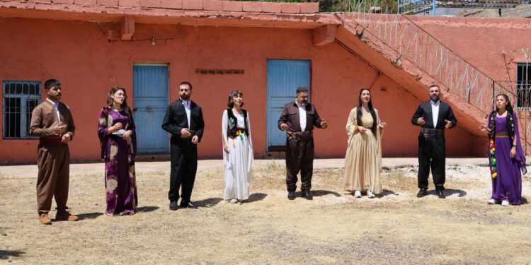 Abdullah Öcalan'ın doğduğu evde ilk kez Kürtçe klip çekildi