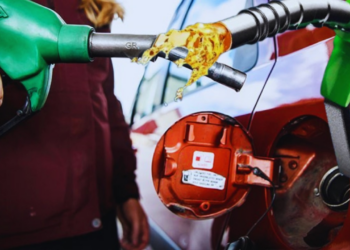 Akaryakıtta Tabela Değişti: Motorine Yeni Zam! Litre Fiyatı 50 TL’yi Aştı