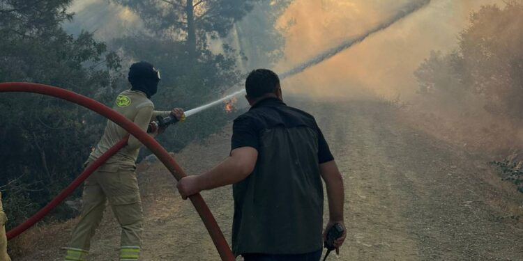 Antalya da Yanıyor! Ekipler Sevk Edildi