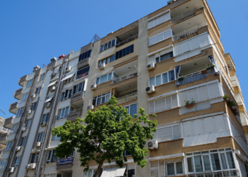 Antalya'da 7 Katlı Apartmanda Büyük Panik! Herkes Deprem Sandı, Gerçek Sabah Ortaya Çıktı