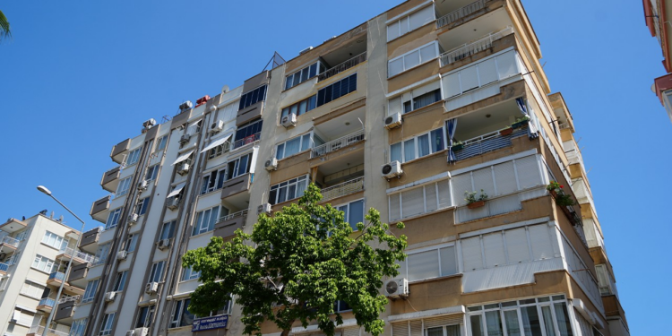 Antalya'da 7 Katlı Apartmanda Büyük Panik! Herkes Deprem Sandı, Gerçek Sabah Ortaya Çıktı