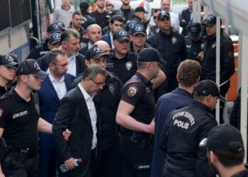 Avcılar Belediye Başkan Yardımcısı Erhan Daka ve eski CHP vekili Aykut Erdoğdu'ya, etkin pişmanlıktan yararlanan Ertan Yıldız sorgusu