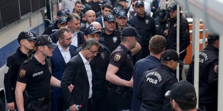 Avcılar Belediye Başkan Yardımcısı Erhan Daka ve eski CHP vekili Aykut Erdoğdu'ya, etkin pişmanlıktan yararlanan Ertan Yıldız sorgusu