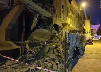 Avcılar'da Korkutan Olay: Bina Aniden Çöktü! Çevre Binalar da Boşaltıldı