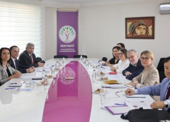 Avrupa Yerel Yönetimler Kongresi Başkanı'ndan DEM Parti'ye ziyaret