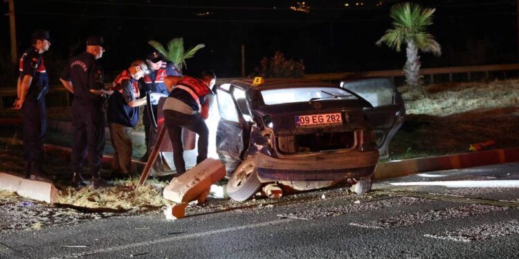 Aydın'da Feci Kaza! 2 Ölü, 3 Yaralı