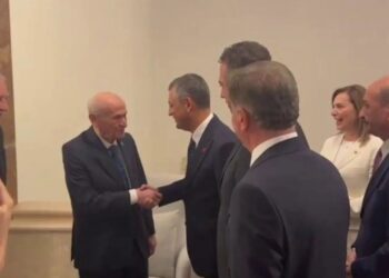 Bahçeli ile Özel Arasında Dikkat Çeken Diyalog: 'Çok Hareketlisiniz Maşallah'