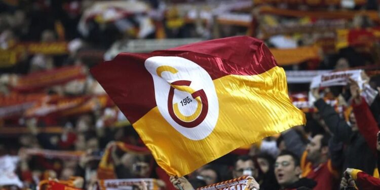 Bavullarını Toplayıp Gitmişti... Galatasaraylı Yıldız Geri Döndü, Taraftar Coştu!
