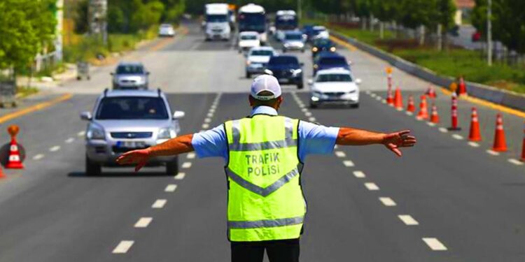 Bayramda Trafiğe Sıkı Kıskaç: 81 İlde Devrede Olacak! Radar, Gizli Yolcu, Drone, Kısıtlama…