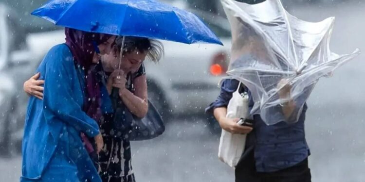 Bir Tarafta Yaz, Bir Tarafta Kış... Meteoroloji'den Yağış ve Fırtına Uyarısı